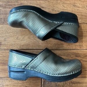 Dansko Professional Leather Clog Comfort Shoe in Sage Honeycomb Metallic Texture